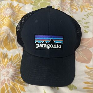Men’s Black Patagonia trucker hat with Multicolor Mountain Patch